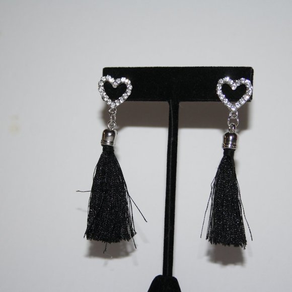 Beautiful silver and black heart tassel earrings - Picture 3 of 4